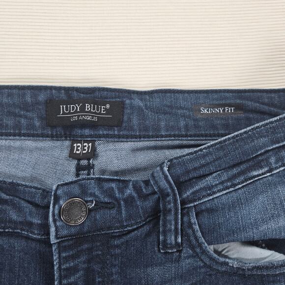 Judy Blue Mid Rise Stretch Casual Denim Skinny Fit Jeans Women's Size 13/31 - Picture 2 of 7